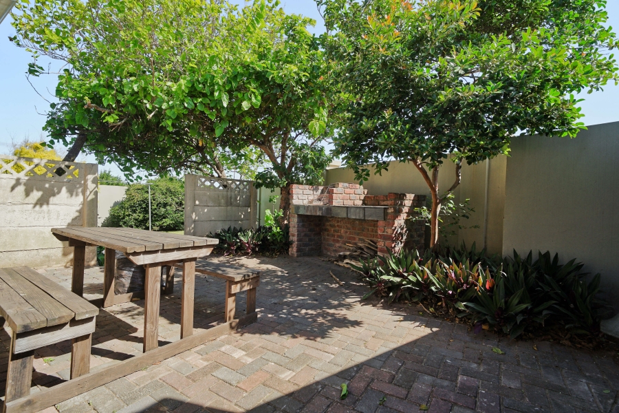 8 Bedroom Property for Sale in Gonubie Eastern Cape